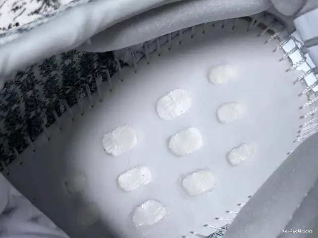 Cloud Yeezy Boost Reflective Adidas White 350 V2 FW5317 0701